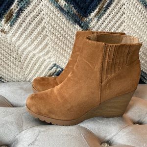 Women’s ankle boots size 8 1/2